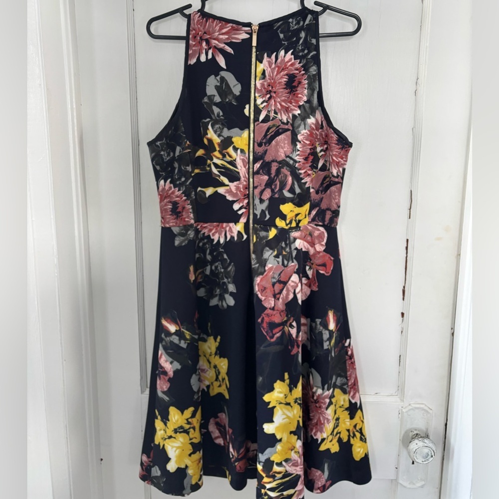 Le Château Floral High-Neck Scuba Knit Fit & Flare Dress Size Medium - Picture 2 of 4